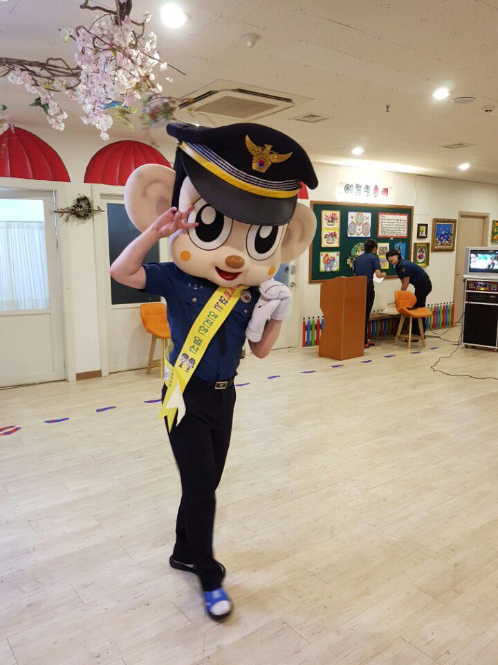 일산경찰서에서 봉사오셨습니다.